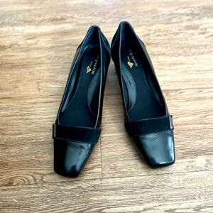 Easy Spirit featuring Lyra  Black SmartShoes size 7.5